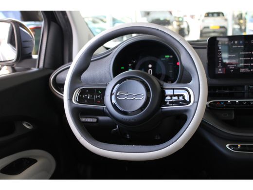 Fiat 500 La Prima 42 kWh | SOH 93% | Navigatie | Panoramadak | Camera | LED koplampen | Lederen bekleding | ActivLease financial lease