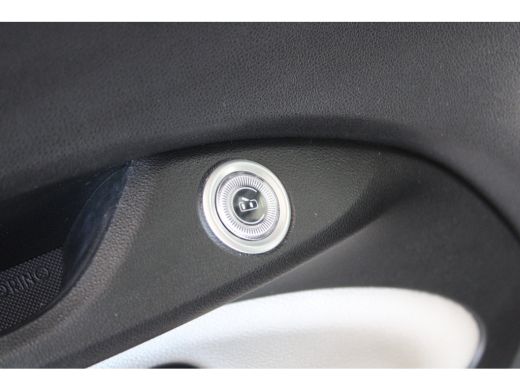 Fiat 500 La Prima 42 kWh | SOH 93% | Navigatie | Panoramadak | Camera | LED koplampen | Lederen bekleding | ActivLease financial lease