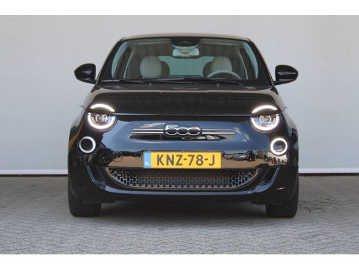 Fiat 500 La Prima 42 kWh | SOH 93% | Navigatie | Panoramadak | Camera | LED koplampen | Lederen bekleding | ActivLease financial lease