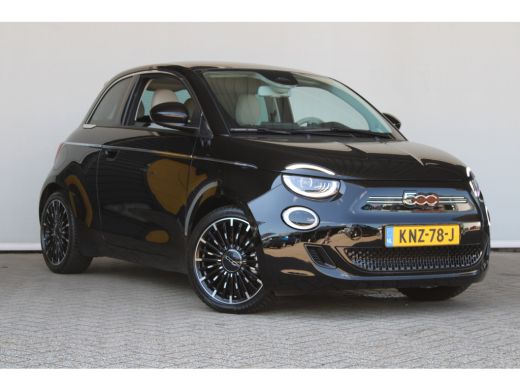 Fiat 500 La Prima 42 kWh | SOH 93% | Navigatie | Panoramadak | Camera | LED koplampen | Lederen bekleding | ActivLease financial lease