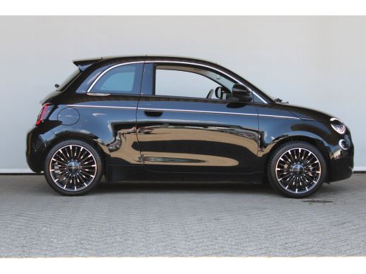 Fiat 500 La Prima 42 kWh | SOH 93% | Navigatie | Panoramadak | Camera | LED koplampen | Lederen bekleding | ActivLease financial lease