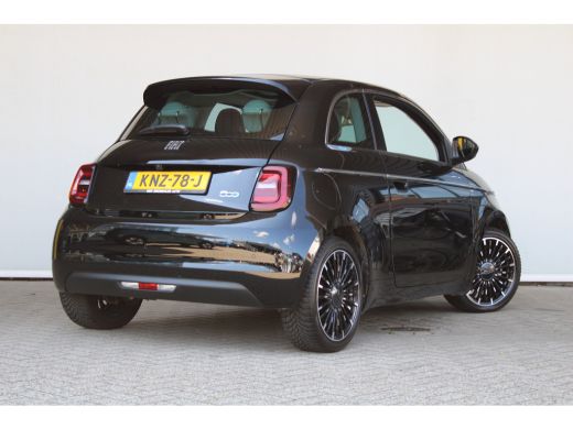 Fiat 500 La Prima 42 kWh | SOH 93% | Navigatie | Panoramadak | Camera | LED koplampen | Lederen bekleding | ActivLease financial lease