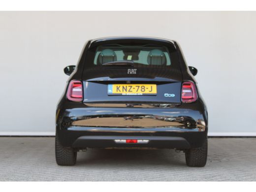 Fiat 500 La Prima 42 kWh | SOH 93% | Navigatie | Panoramadak | Camera | LED koplampen | Lederen bekleding | ActivLease financial lease