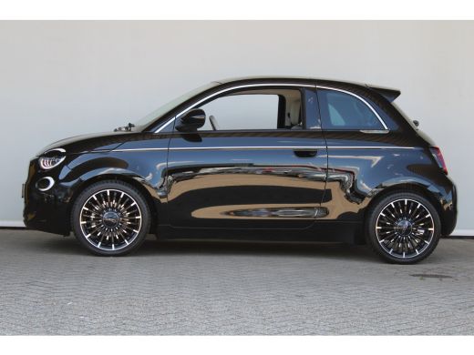 Fiat 500 La Prima 42 kWh | SOH 93% | Navigatie | Panoramadak | Camera | LED koplampen | Lederen bekleding | ActivLease financial lease