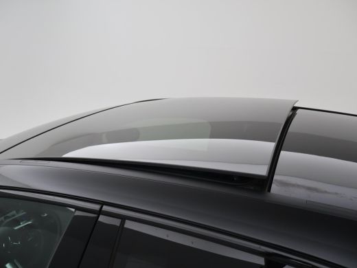 Mercedes-Benz A-Klasse 180 STAR EDITION AMG LINE LIMITED + PANORAMA | SFEERVERLICHTING | 19 INCH LMV | CAMERA ActivLease financial lease