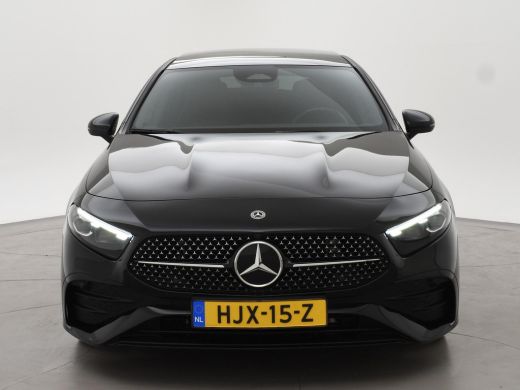 Mercedes-Benz A-Klasse 180 STAR EDITION AMG LINE LIMITED + PANORAMA | SFEERVERLICHTING | 19 INCH LMV | CAMERA ActivLease financial lease