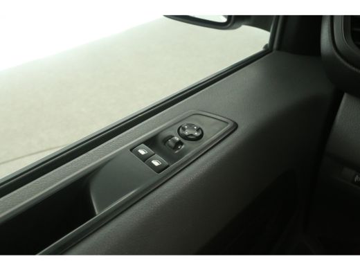 Opel Vivaro-e 75 kWh L2H1 | Snelladen | SOH 87% | Airco | Cruise | 3 Zits | Carplay | Parkeersens. ActivLease financial lease