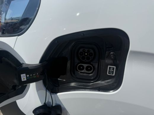 Opel Vivaro-e L2H1 75 kWh | Snelladen | SOH 92% | Airco | Camera | Cruise | Carplay | 3 Zits ActivLease financial lease