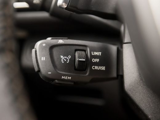 Peugeot 3008 1.6 HYbrid4 300 GT Sport 300Pk Automaat (PANORAMADAK, APPLE CARPLAY, MEMORY SEAT, FOCAL AUDIO, 36... ActivLease financial lease