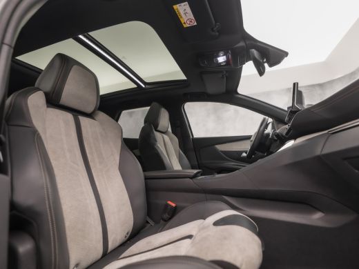 Peugeot 3008 1.6 HYbrid4 300 GT Sport 300Pk Automaat (PANORAMADAK, APPLE CARPLAY, MEMORY SEAT, FOCAL AUDIO, 36... ActivLease financial lease