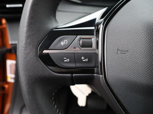 Peugeot e-2008 EV Active 50 kWh SOH 90% | Navigatie | Camera | Parkeersenoren | Apple Carplay/Android Auto | Cli... ActivLease financial lease