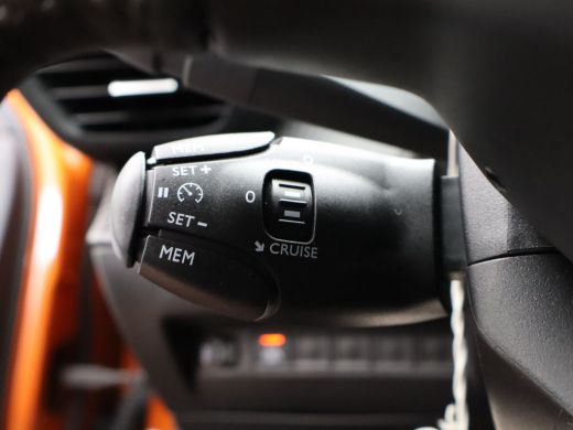 Peugeot e-2008 EV Active 50 kWh SOH 90% | Navigatie | Camera | Parkeersenoren | Apple Carplay/Android Auto | Cli... ActivLease financial lease