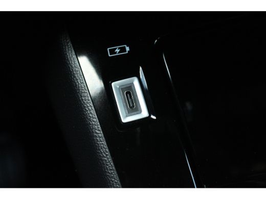 Peugeot e-2008 EV Allure 50 kWh | Climate | Navi | Cruise | Keyless | LED | DAB | PDC | Climate | Navi | Cruise ... ActivLease financial lease