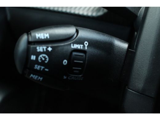 Peugeot e-2008 EV Allure 50 kWh | Climate | Navi | Cruise | Keyless | LED | DAB | PDC | Climate | Navi | Cruise ... ActivLease financial lease