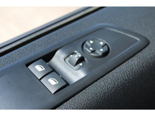 Peugeot Expert Standaard - Elektrisch | 16" stalen velgen | Elektrisch bedienbare en verwarmbare buitenspiegels ... ActivLease financial lease