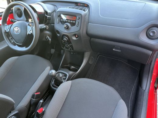 Toyota Aygo 1.0 VVT-i x-fun | 5 deurs | Airconditioning | Bluetooth | Elektrische ramen voor | Centrale deurv... ActivLease financial lease