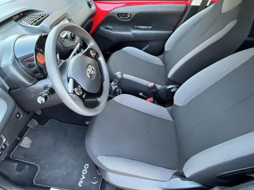 Toyota Aygo 1.0 VVT-i x-fun | 5 deurs | Airconditioning | Bluetooth | Elektrische ramen voor | Centrale deurv... ActivLease financial lease