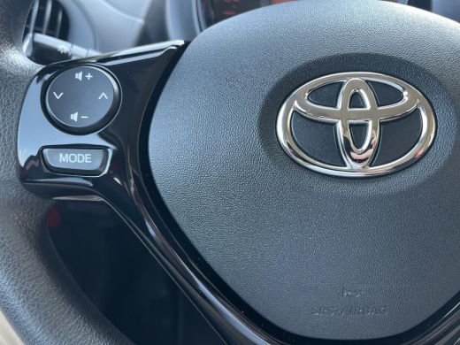 Toyota Aygo 1.0 VVT-i x-fun | 5 deurs | Airconditioning | Bluetooth | Elektrische ramen voor | Centrale deurv... ActivLease financial lease