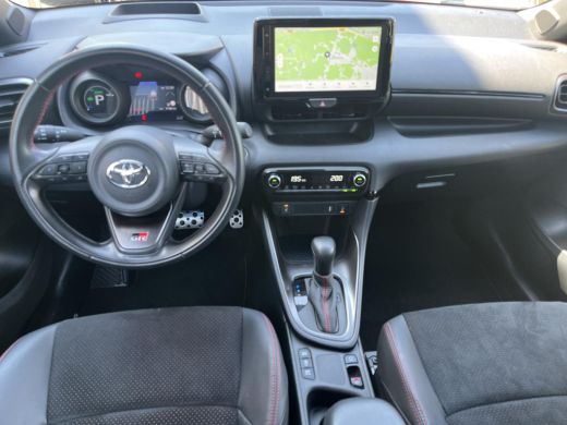 Toyota Yaris 1.5 Hybrid GR Sport | Navigatie | Stoelverwarming | Dode hoek waarschuwing | Head up display | ActivLease financial lease