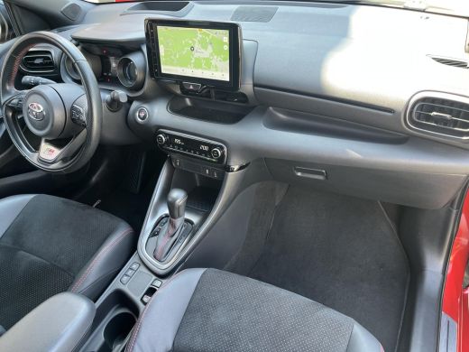 Toyota Yaris 1.5 Hybrid GR Sport | Navigatie | Stoelverwarming | Dode hoek waarschuwing | Head up display | ActivLease financial lease