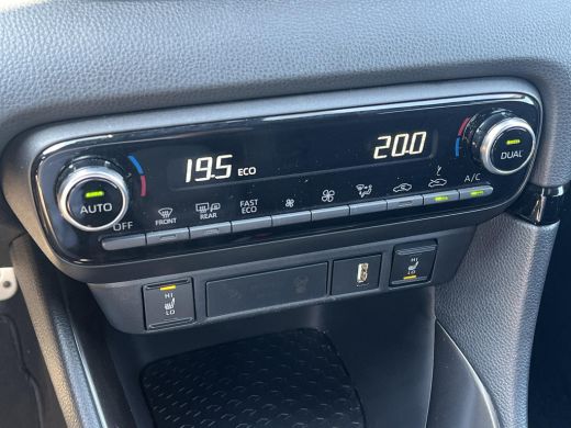 Toyota Yaris 1.5 Hybrid GR Sport | Navigatie | Stoelverwarming | Dode hoek waarschuwing | Head up display | ActivLease financial lease