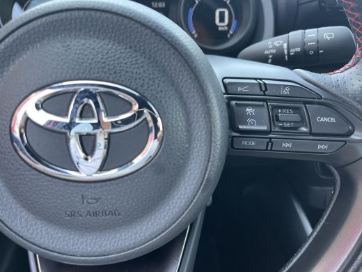 Toyota Yaris 1.5 Hybrid GR Sport | Navigatie | Stoelverwarming | Dode hoek waarschuwing | Head up display | ActivLease financial lease