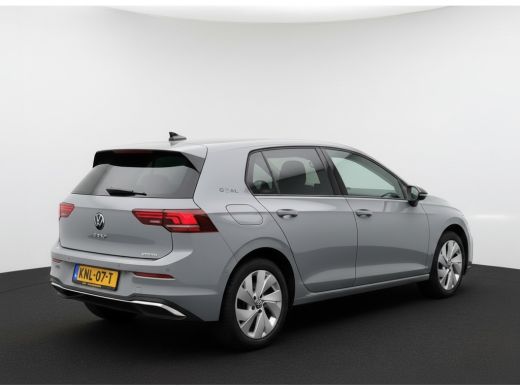 Volkswagen Golf 1.5 eHybrid 204PK PLUG IN. LIFE CAMERA/NAVI/HEAD-UP/CARPLAY ActivLease financial lease
