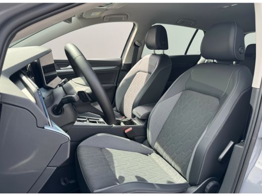 Volkswagen Golf 1.5 eHybrid 204PK PLUG IN. LIFE CAMERA/NAVI/HEAD-UP/CARPLAY ActivLease financial lease