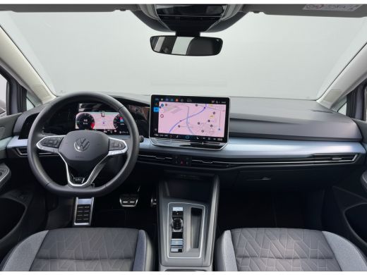 Volkswagen Golf 1.5 eHybrid 204PK PLUG IN. LIFE CAMERA/NAVI/HEAD-UP/CARPLAY ActivLease financial lease