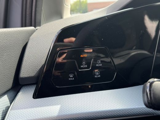Volkswagen Golf 1.5 eHybrid 204PK PLUG IN. LIFE CAMERA/NAVI/HEAD-UP/CARPLAY ActivLease financial lease