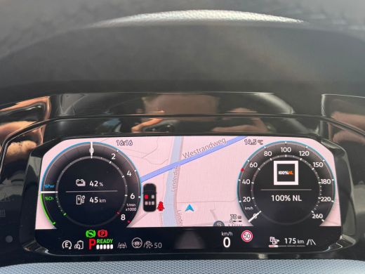 Volkswagen Golf 1.5 eHybrid 204PK PLUG IN. LIFE CAMERA/NAVI/HEAD-UP/CARPLAY ActivLease financial lease