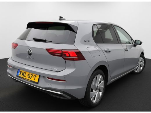 Volkswagen Golf 1.5 eHybrid 204PK PLUG IN. LIFE CAMERA/NAVI/HEAD-UP/CARPLAY ActivLease financial lease