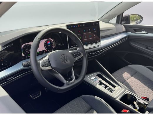 Volkswagen Golf 1.5 eHybrid 204PK PLUG IN. LIFE CAMERA/NAVI/HEAD-UP/CARPLAY ActivLease financial lease
