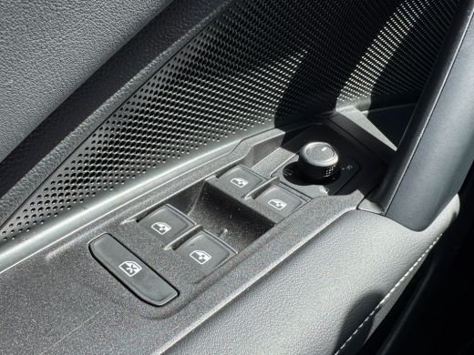 Volkswagen Tiguan 1.5 eHybrid 204PK DSG HYBRID LIFE ENERGY NAVI/360CAMERA/TREKHAAK ActivLease financial lease