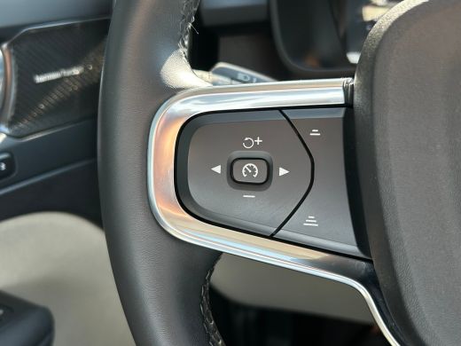 Volvo  XC40 T5 Ultimate Dark | Trekhaak | Pano | Memory | Harman/Kardon | Pilot Assist | ActivLease financial lease