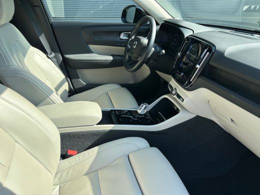 Volvo  XC40 T5 Ultimate Dark | Trekhaak | Pano | Memory | Harman/Kardon | Pilot Assist | ActivLease financial lease