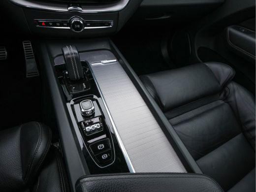 Volvo  XC60 2.0 B5 R-Design Business Pro (INCL-BTW) Aut. *PANO | LEATHER | MEMORY-PACK | HEATED-SPORTSEATS | ... ActivLease financial lease