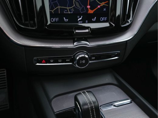 Volvo  XC60 2.0 B5 R-Design Business Pro (INCL-BTW) Aut. *PANO | LEATHER | MEMORY-PACK | HEATED-SPORTSEATS | ... ActivLease financial lease