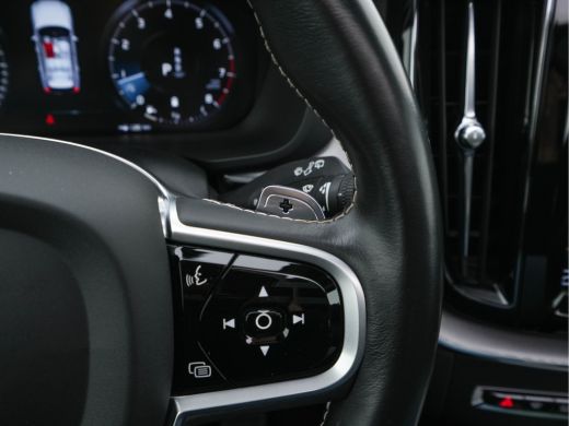 Volvo  XC60 2.0 B5 R-Design Business Pro (INCL-BTW) Aut. *PANO | LEATHER | MEMORY-PACK | HEATED-SPORTSEATS | ... ActivLease financial lease