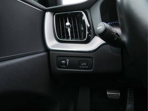 Volvo  XC60 2.0 B5 R-Design Business Pro (INCL-BTW) Aut. *PANO | LEATHER | MEMORY-PACK | HEATED-SPORTSEATS | ... ActivLease financial lease