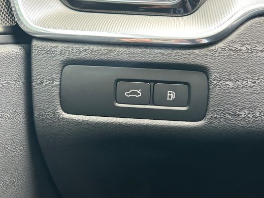 Volvo  XC60 2.0 T6 Plug-in hybrid AWD Ultimate Dark | Pano | HU-Display | Stoel & stuurverwarming | Memory | ... ActivLease financial lease