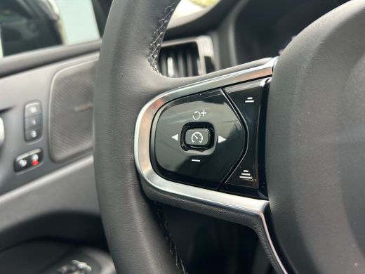 Volvo  XC60 2.0 T6 Plug-in hybrid AWD Ultimate Dark | Pano | HU-Display | Stoel & stuurverwarming | Memory | ... ActivLease financial lease
