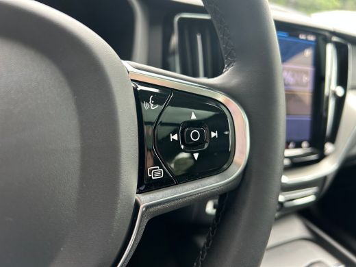 Volvo  XC60 2.0 T6 Plug-in hybrid AWD Ultimate Dark | Pano | HU-Display | Stoel & stuurverwarming | Memory | ... ActivLease financial lease