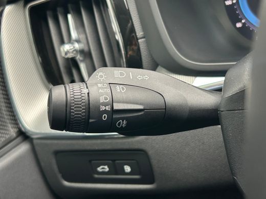 Volvo  XC60 2.0 T6 Plug-in hybrid AWD Ultimate Dark | Pano | HU-Display | Stoel & stuurverwarming | Memory | ... ActivLease financial lease