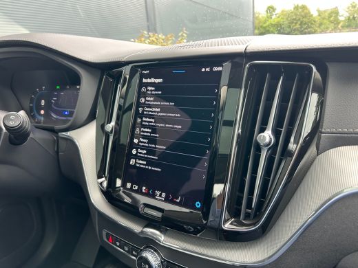 Volvo  XC60 2.0 T6 Plug-in hybrid AWD Ultimate Dark | Pano | HU-Display | Stoel & stuurverwarming | Memory | ... ActivLease financial lease