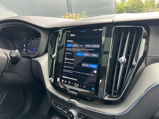 Volvo  XC60 2.0 T6 Plug-in hybrid AWD Ultimate Dark | Pano | HU-Display | Stoel & stuurverwarming | Memory | ... ActivLease financial lease