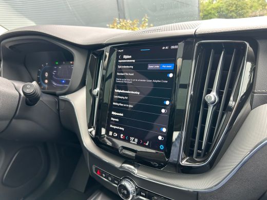 Volvo  XC60 2.0 T6 Plug-in hybrid AWD Ultimate Dark | Pano | HU-Display | Stoel & stuurverwarming | Memory | ... ActivLease financial lease