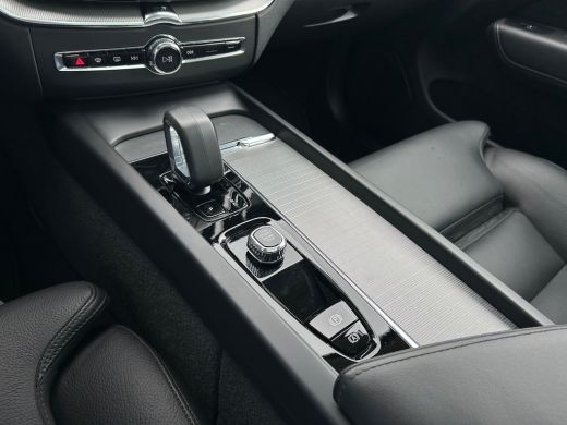 Volvo  XC60 2.0 T6 Plug-in hybrid AWD Ultimate Dark | Pano | HU-Display | Stoel & stuurverwarming | Memory | ... ActivLease financial lease
