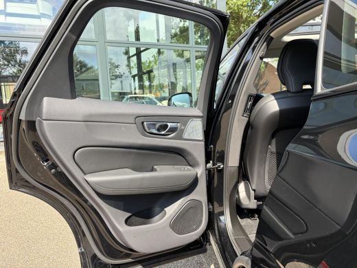 Volvo  XC60 2.0 T8 Plug-in hybrid AWD Ultra Dark T8 12 MND. BOVAG GARANTIE | HEAD UP | PANORAMA DAK | ACHTERU... ActivLease financial lease