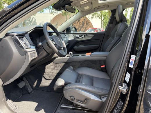Volvo  XC60 2.0 T8 Plug-in hybrid AWD Ultra Dark T8 12 MND. BOVAG GARANTIE | HEAD UP | PANORAMA DAK | ACHTERU... ActivLease financial lease
